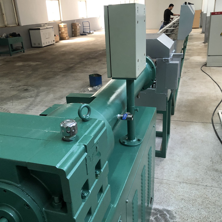 硅膠擠出機(jī)IMG_4247_副本 (2).jpg