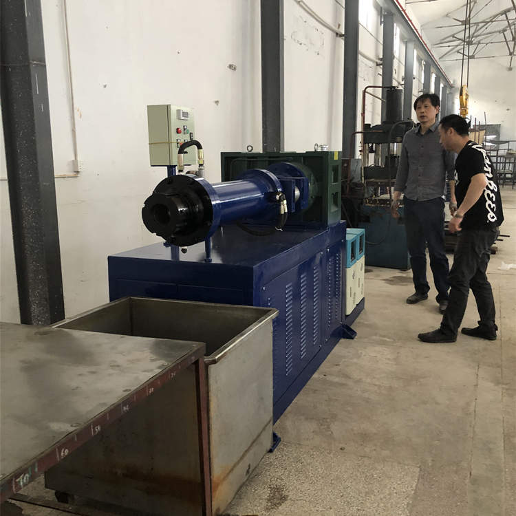 橡膠擠出機(jī)IMG_7591_副本.jpg